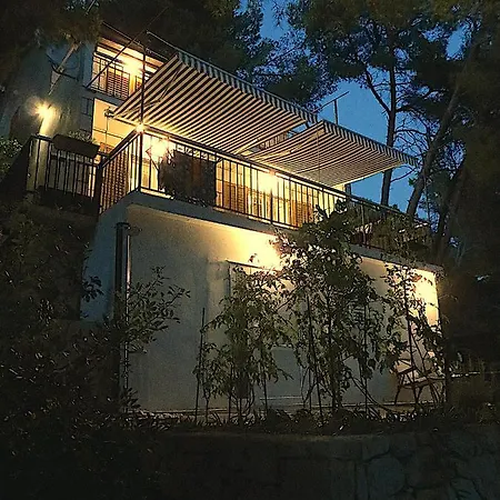 V, 4-star 2-floor 1-apartment Seaside With Great Outdoors