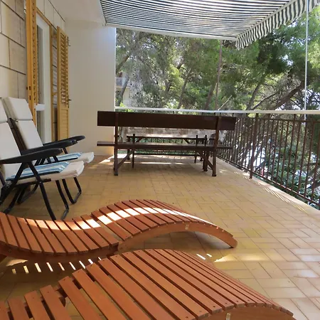 Villa V, 4-star 2-floor 1-apartment Seaside With Great Outdoors Prizba