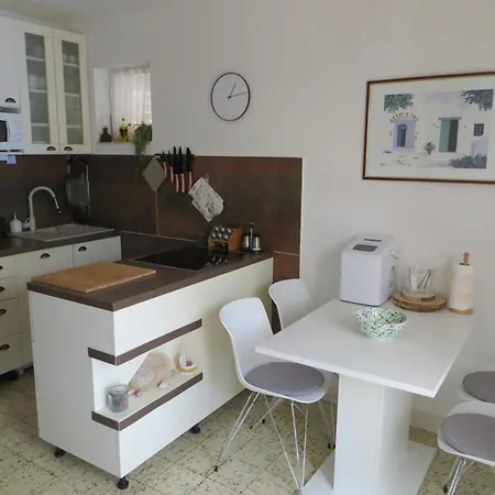 Villa V, 4-star 2-floor 1-apartment Seaside With Great Outdoors