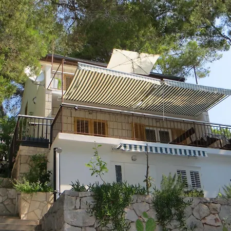 V, 4-star 2-floor 1-apartment Seaside With Great Outdoors Prizba