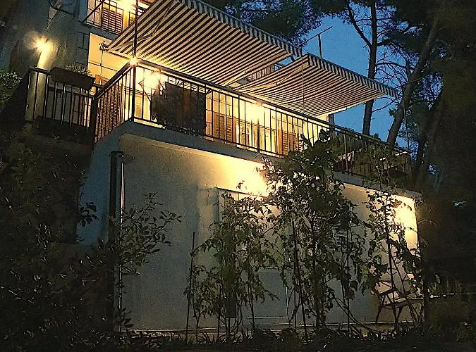 V, 4-star 2-floor 1-apartment Seaside With Great Outdoors