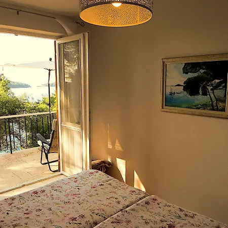 Villa V, 4-star 2-floor 1-apartment Seaside With Great Outdoors *