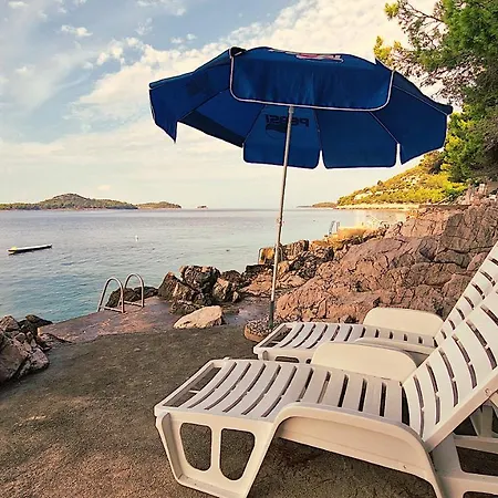 Villa V, 4-star 2-floor 1-apartment Seaside With Great Outdoors Prizba