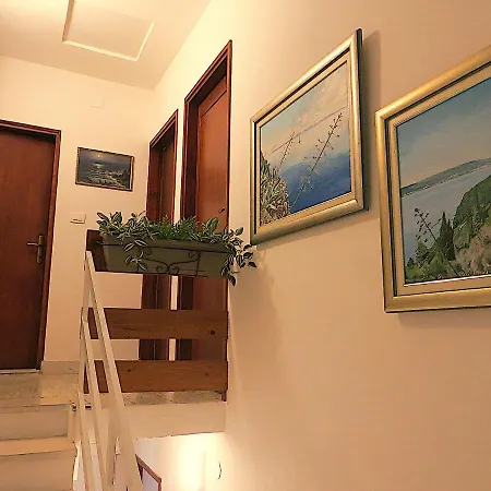 V, 4-star 2-floor 1-apartment Seaside With Great Outdoors