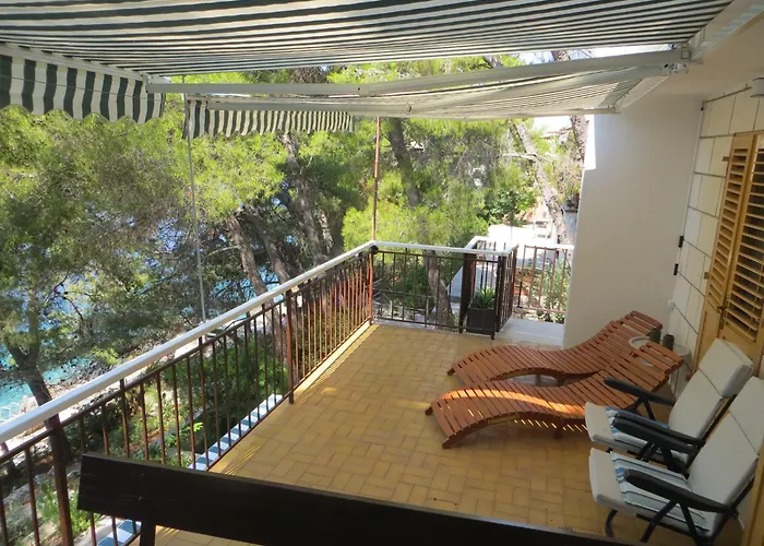 V, 4-star 2-floor 1-apartment Seaside With Great Outdoors Prizba