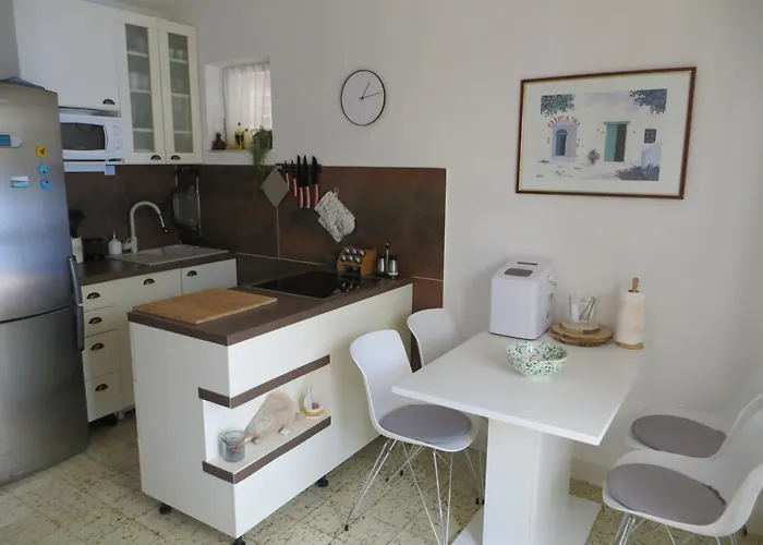 Villa V, 4-star 2-floor 1-apartment Seaside With Great Outdoors
